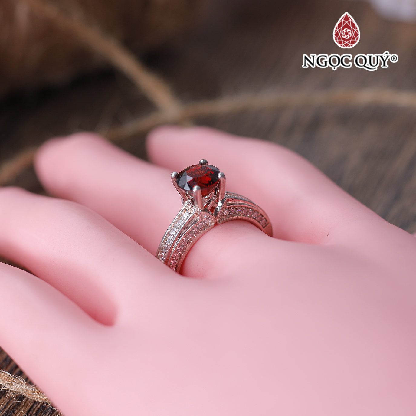 Nhẫn bạc nữ đá garnet ngọc hồng lựu đường kính 18 mm mệnh hỏa. thổ - Ngọc Quý Gemstones