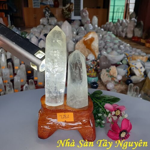 Đá thạch anh trong suốt tự nhiên phong thủy T282 nặng 350gr kích thước 14x5.5 – vật phẩm phong thủy may mắn