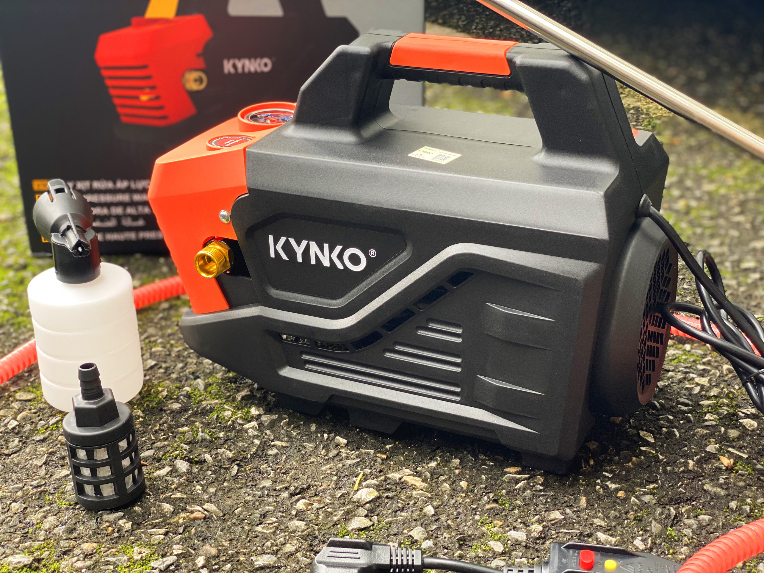 Máy rửa xe áp lực cao nhập khẩu chính hãng Kynko KW03 siêu bền