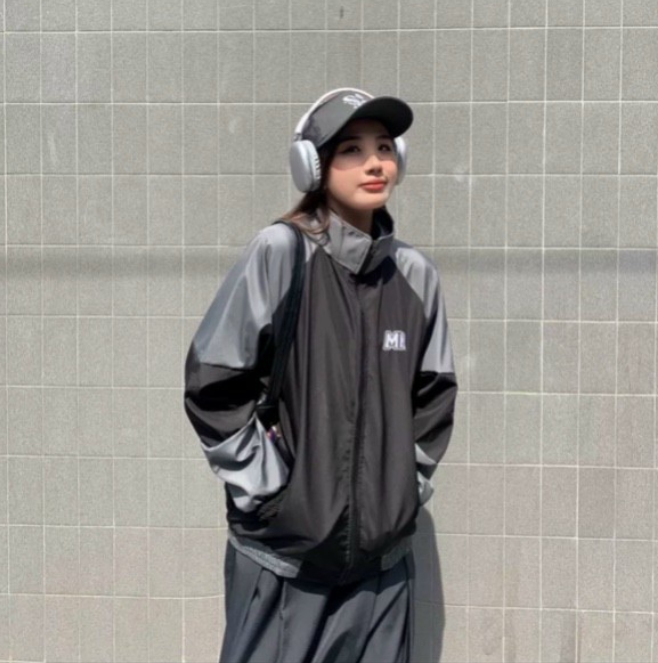 Hình ảnh Áo Khoác Gió Nam Nữ THÊU CHỮ MNS Jacket Chất Vải Dù form unisex form rộng Cực chất