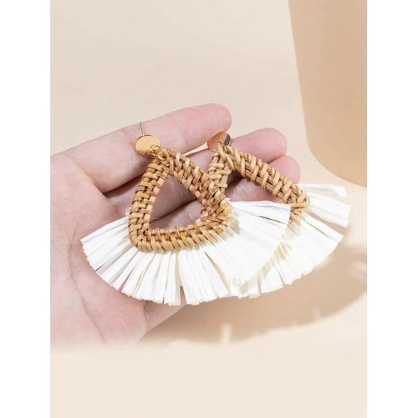 Bông tai thả tua rua màu trắng Tiệm nhà Sakj