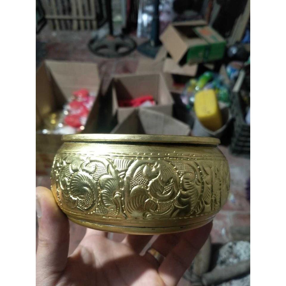 Cơi Hoa Văn Đựng Trầu Bằng Đồng Màu Vàng - Âu Trầu Bằng Đồng