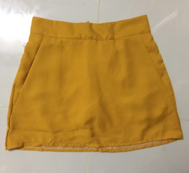 Chân váy ngắn xẻ túi (có quần trong)