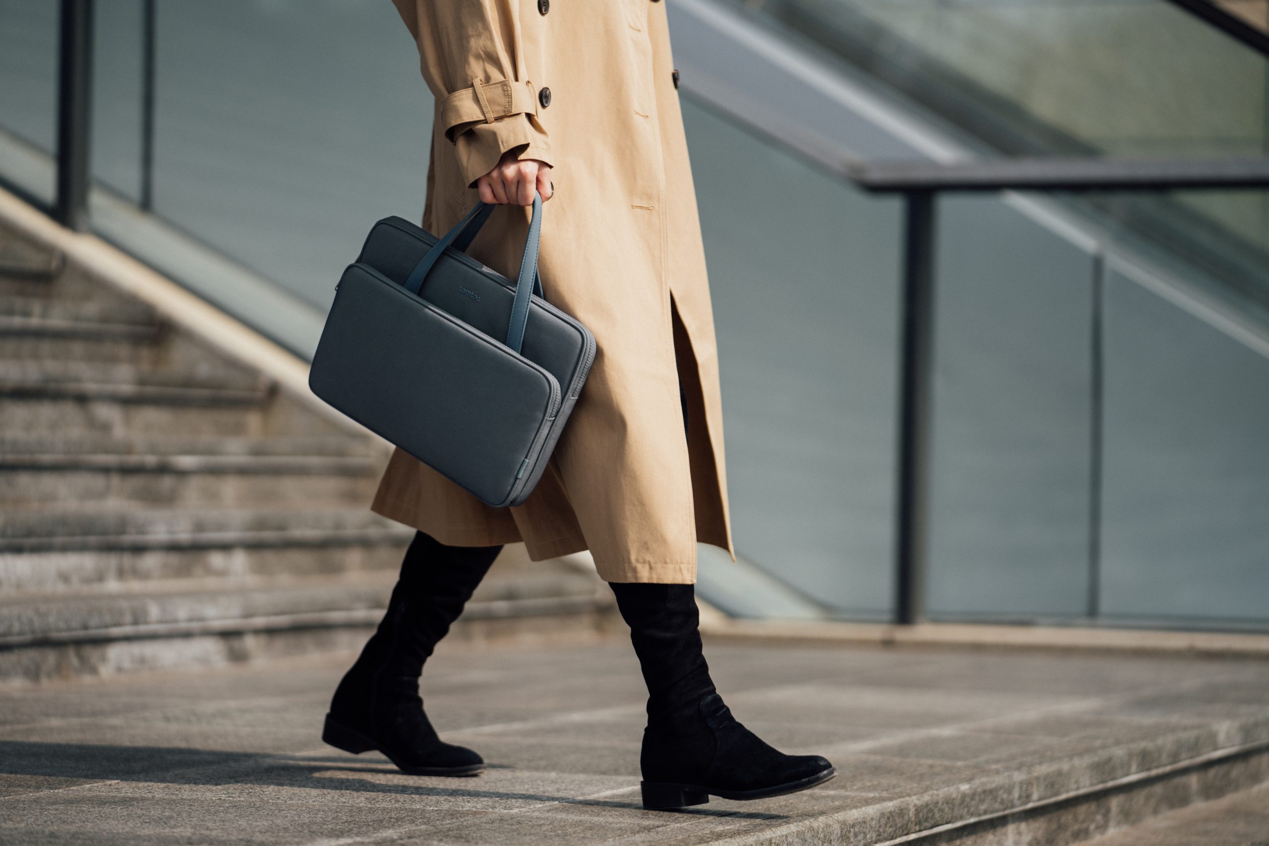 Túi Xách TOMTOC HER H21 Briefcase Premium Dành Cho Macbook 14 inch - Hàng Chính Hãng