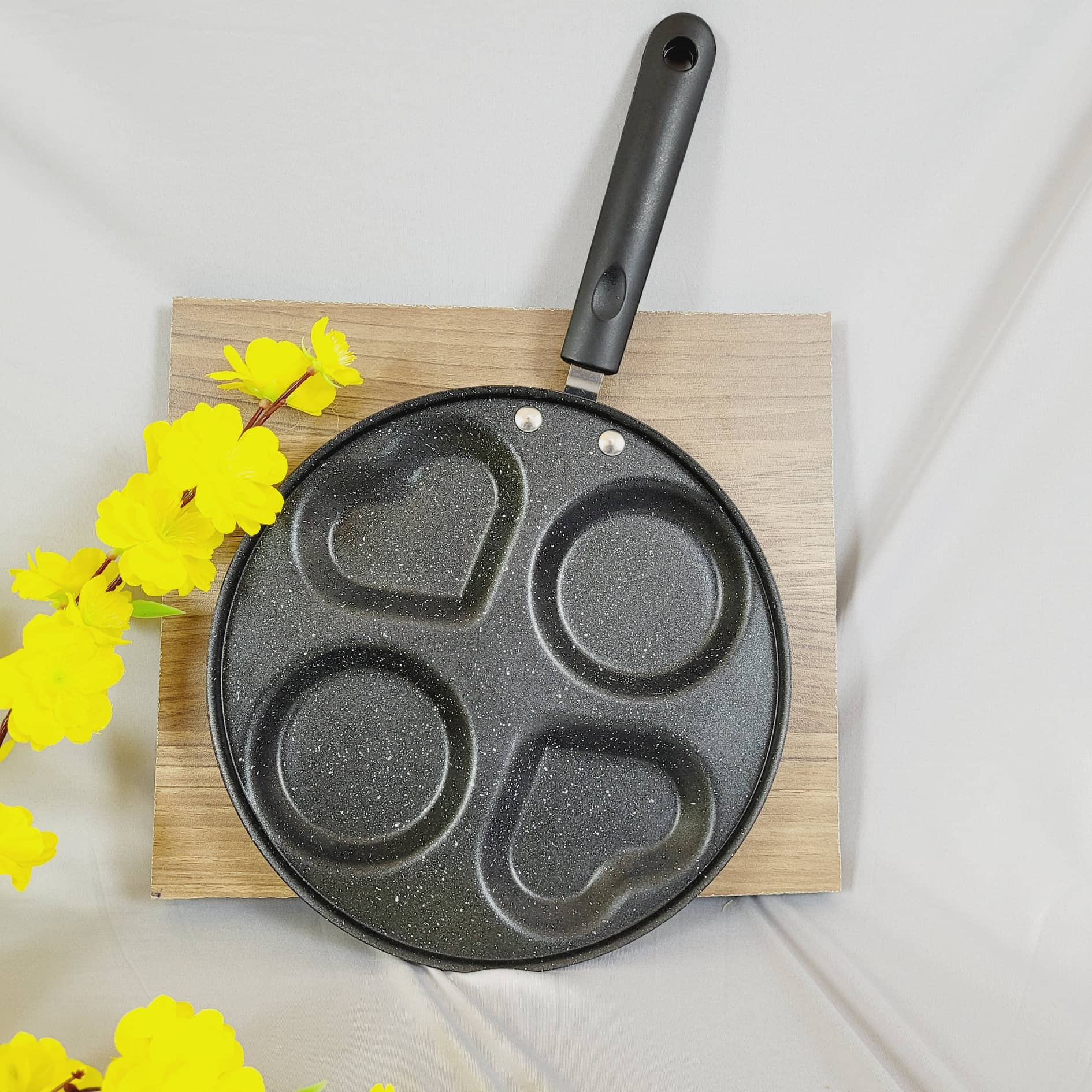 Chảo 4 Ngăn VÂN ĐÁ CHỐNG DÍNH cao cấp 25cm - Chiên Trứng, Làm Bánh Rán Đoremon, PanCake 4 Ngăn Tiện Dụng