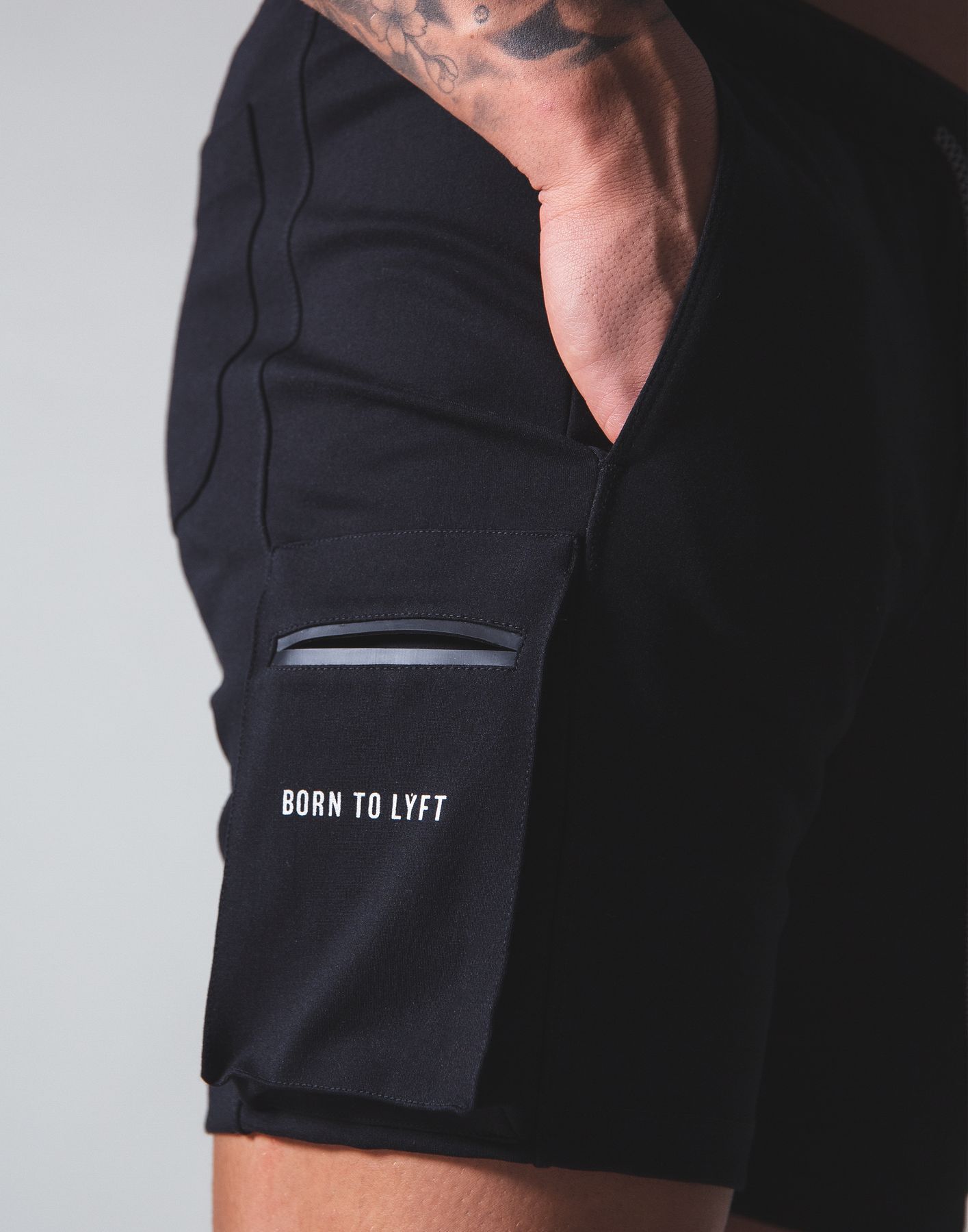 Quần lửng nam BORN TO LÝFT thiết kế túi hộp 2 bên co dãn 4 chiều
