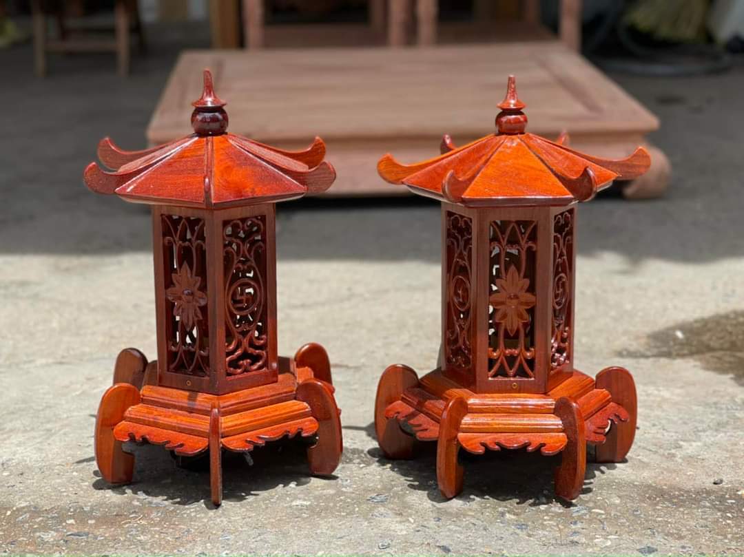 Cặp đèn thờ mái chùa gỗ hương cao 48cm