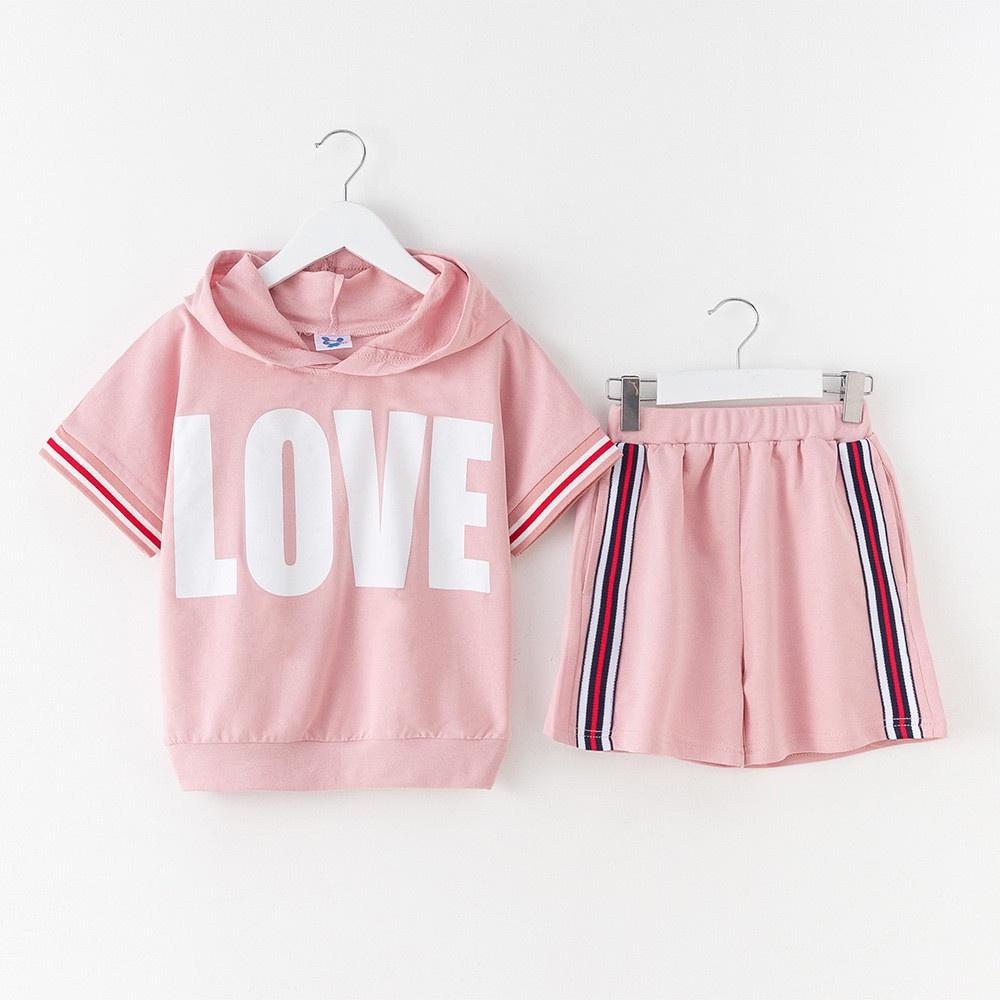 Bộ quần áo trẻ em chữ LOVE dành cho bé gái 18-45kg. Thiết kế cá tính, chất liệu thoáng mát