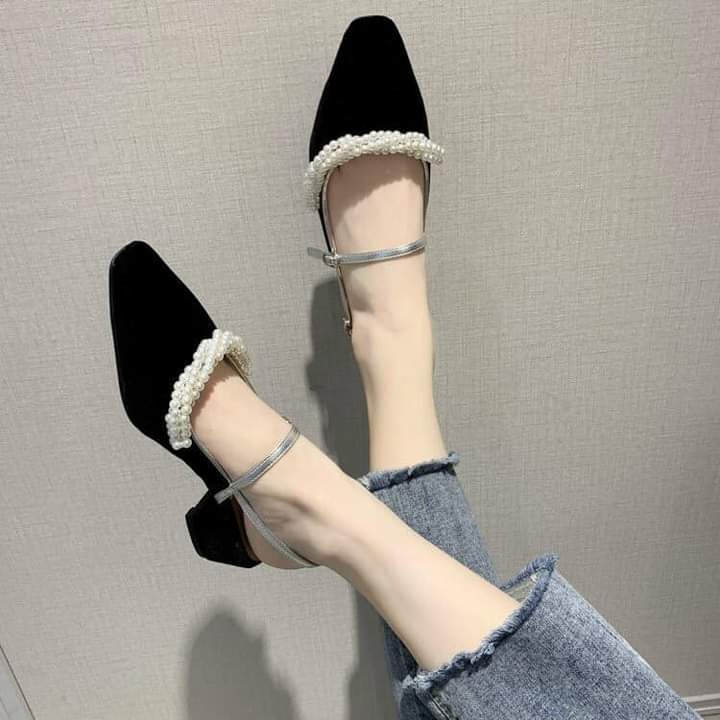 Giày Sandal  Bít Mũi Viền Ngọc Siêu  Xinh Kèm Tất/Vớ Da Chân