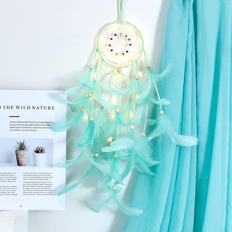 Dreamcatcher đính lông vũ kiểu bện dùng trang trí nhà cửa màu xanh kèm đèn led trang trí