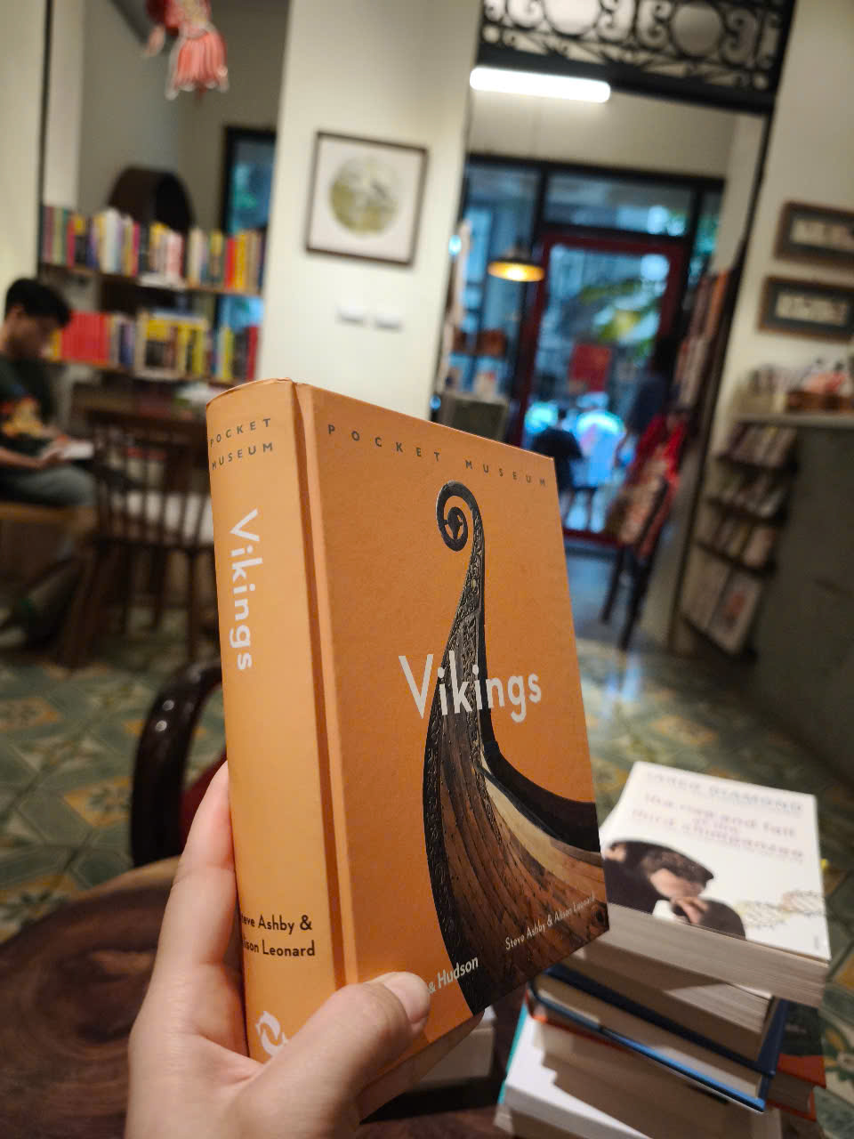 Sách - Pocket Museum: Vikings by Steve Ashby  - History /Nonfiction in English