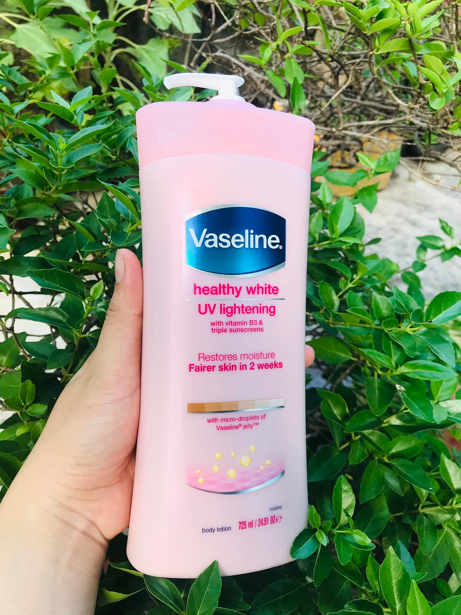 Sữa dưỡng thể Vaseline Healthy White UV Lightening Body Lotion 725ml