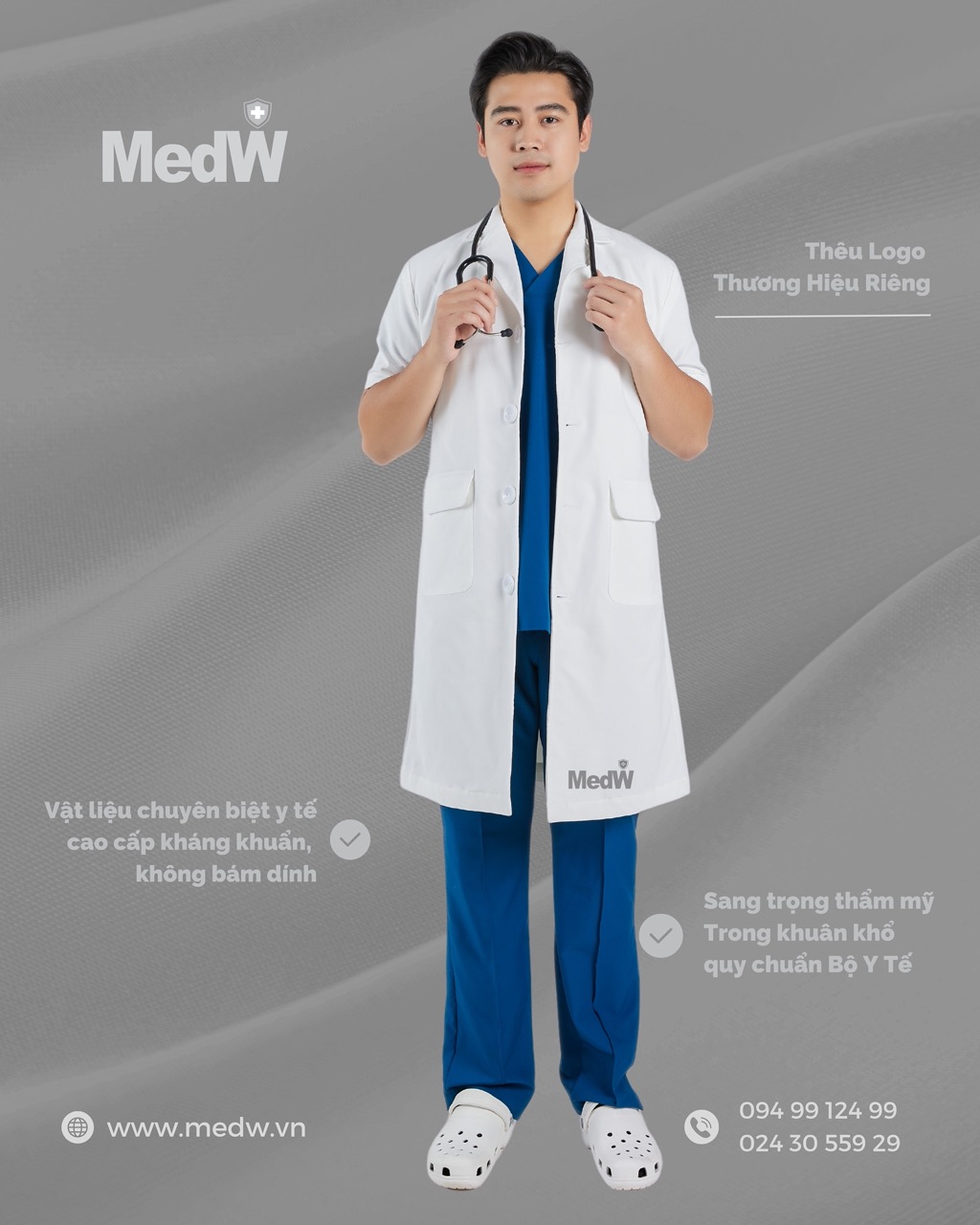 MedW Zeus Lab Coat (Nam Tay Ngắn ) Áo Blouses Bác sĩ  Bộ Trang Phục Y Tế Bác Sĩ, Điều Dưỡng Thiết Kế Pháp Cách Tân Trang Trọng Thẩm Mỹ, Vật Liệu Y Tế Cotton Nhật Nhập Khẩu Chuyên Biệt Không Bám Dính, Xếp Ly Giữ Dáng Suông