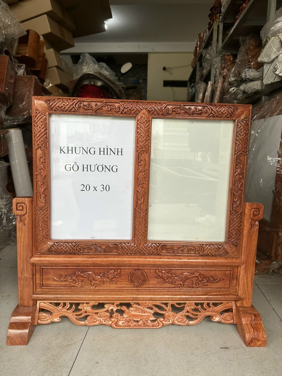 Khung ảnh thờ đôi trạm gấm gỗ hương 2 ảnh thờ 20x30 cm cao cấp