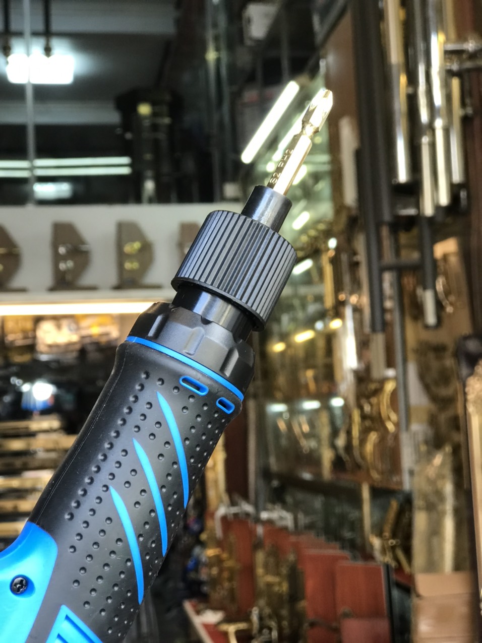 MÁY BẮN VÍT C-MART C0045