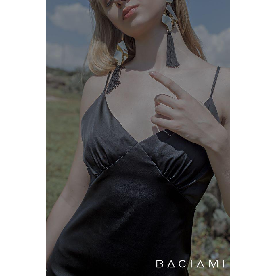 Baciami-Đầm Dây Cổ Tim Ôm Body