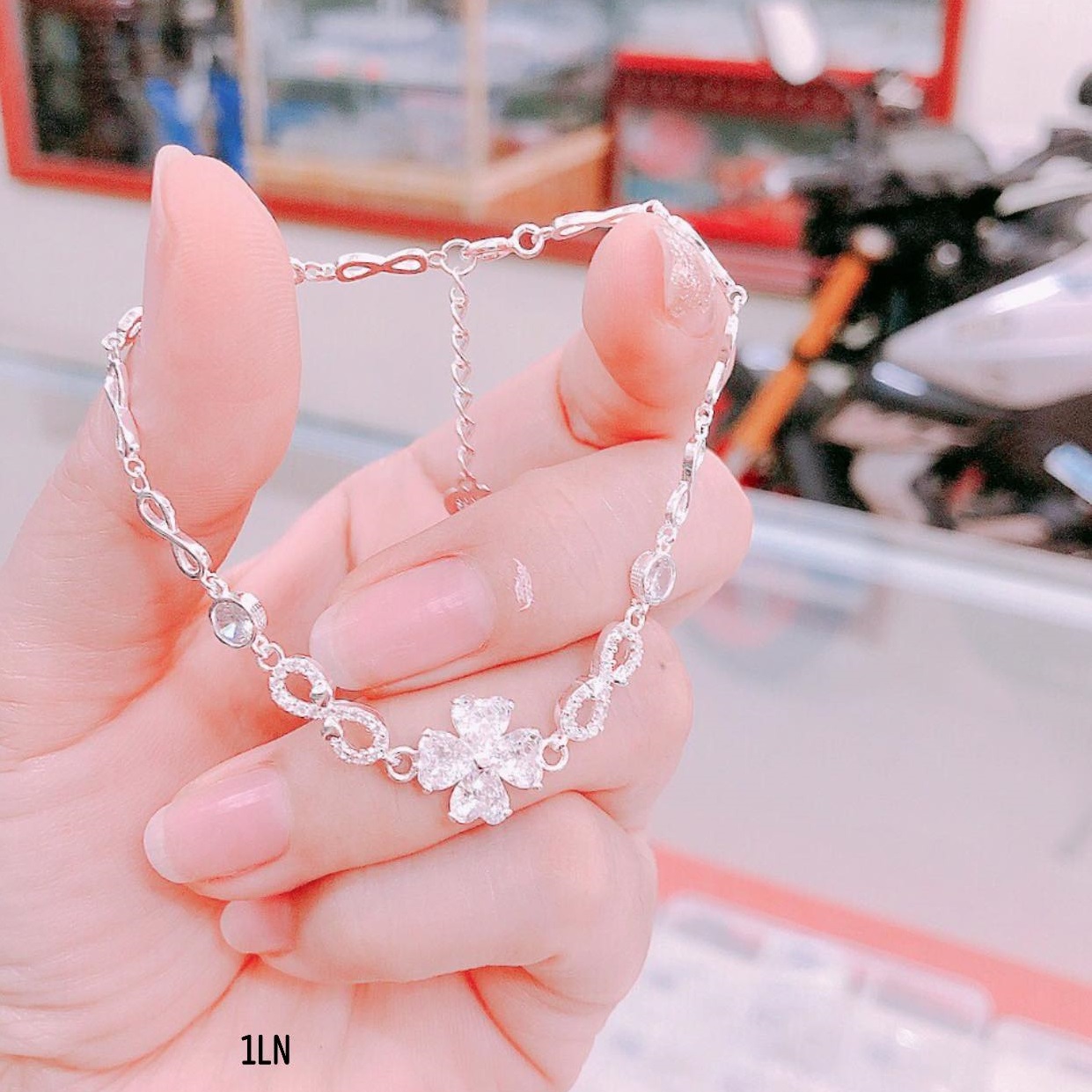 Lắc tay nữ thời trang chất liệu bằng bạc s925 MS0125t