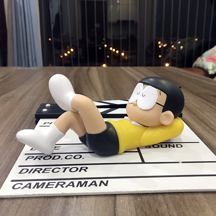 Mô Hình Nhân Vật Nobita Đang Ngủ . Sản phẩm làm từ nhựa PVC đặc siêu xịn và đầm tay. Bày Taplo ô tô, bàn làm việc hay tủ sách, decor trang trí phòng khách