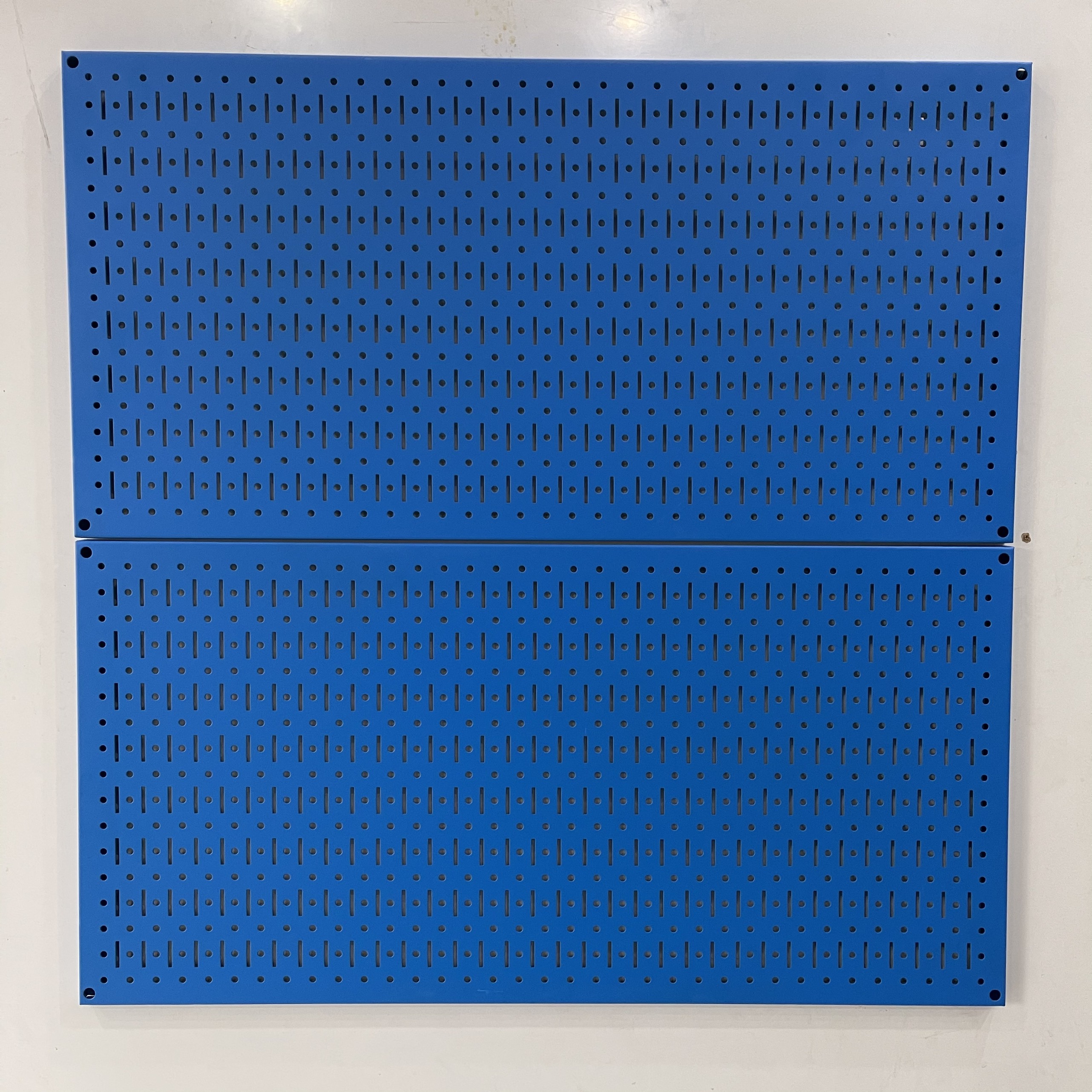 Tấm lưới đôi Pegboard xanh dương mờ treo tường FABINA - 2 tấm