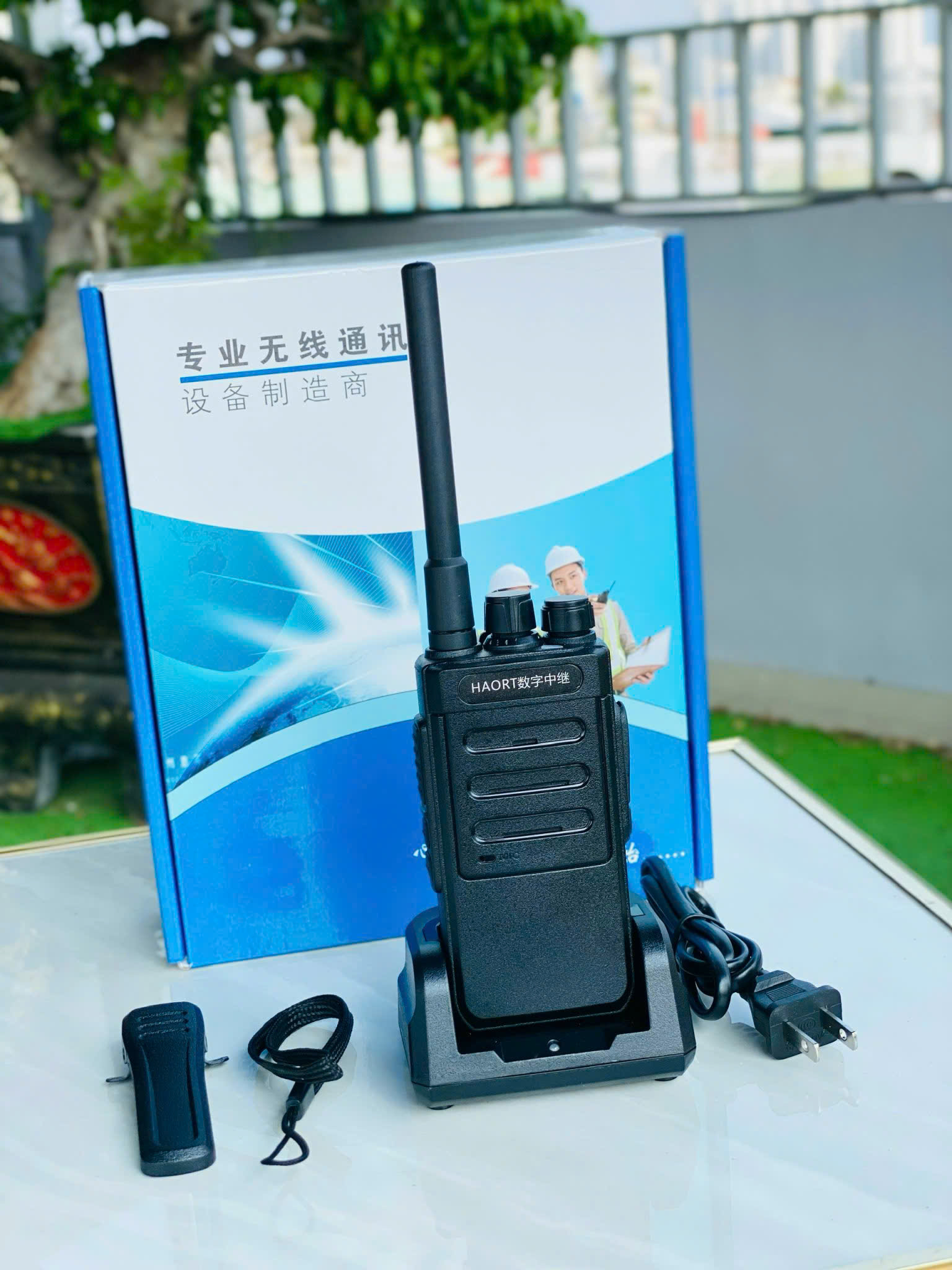 Bộ Đàm 16 Kênh HR505 Sóng UHF Công Suất 5W Pin Sạc Dung lượng 4800mAh Sử dụng 5-20 Tiếng Dùng Cho Nhà Xưởng, Trường Học, Bệnh Viện hàng nhập khẩu