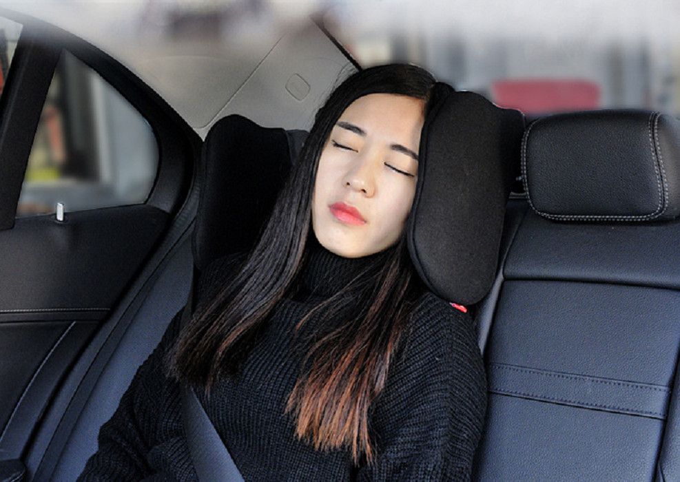 Gối tựa đầu ô tô khi ngủ