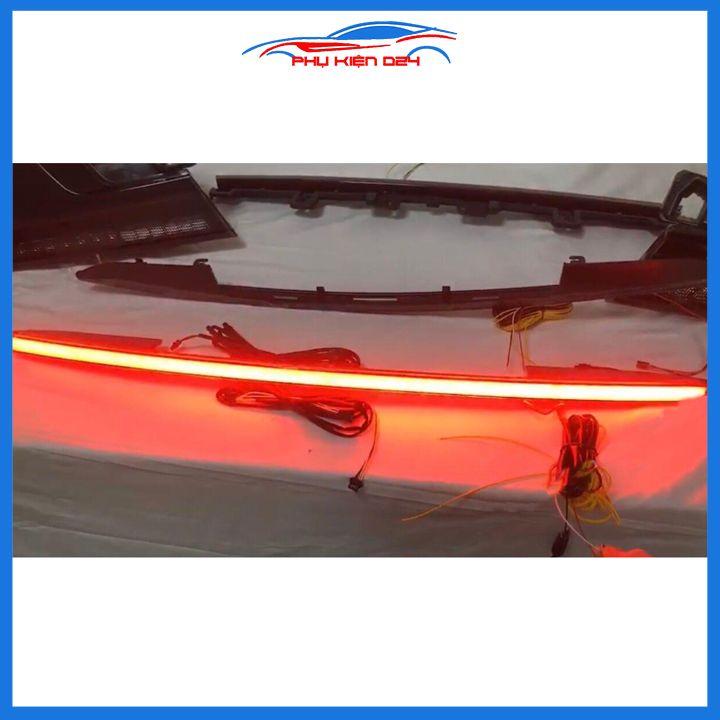 Ốp tay cốp sau có đèn led Santafe 2019-2020-2021 ánh sáng đỏ trang trí xe
