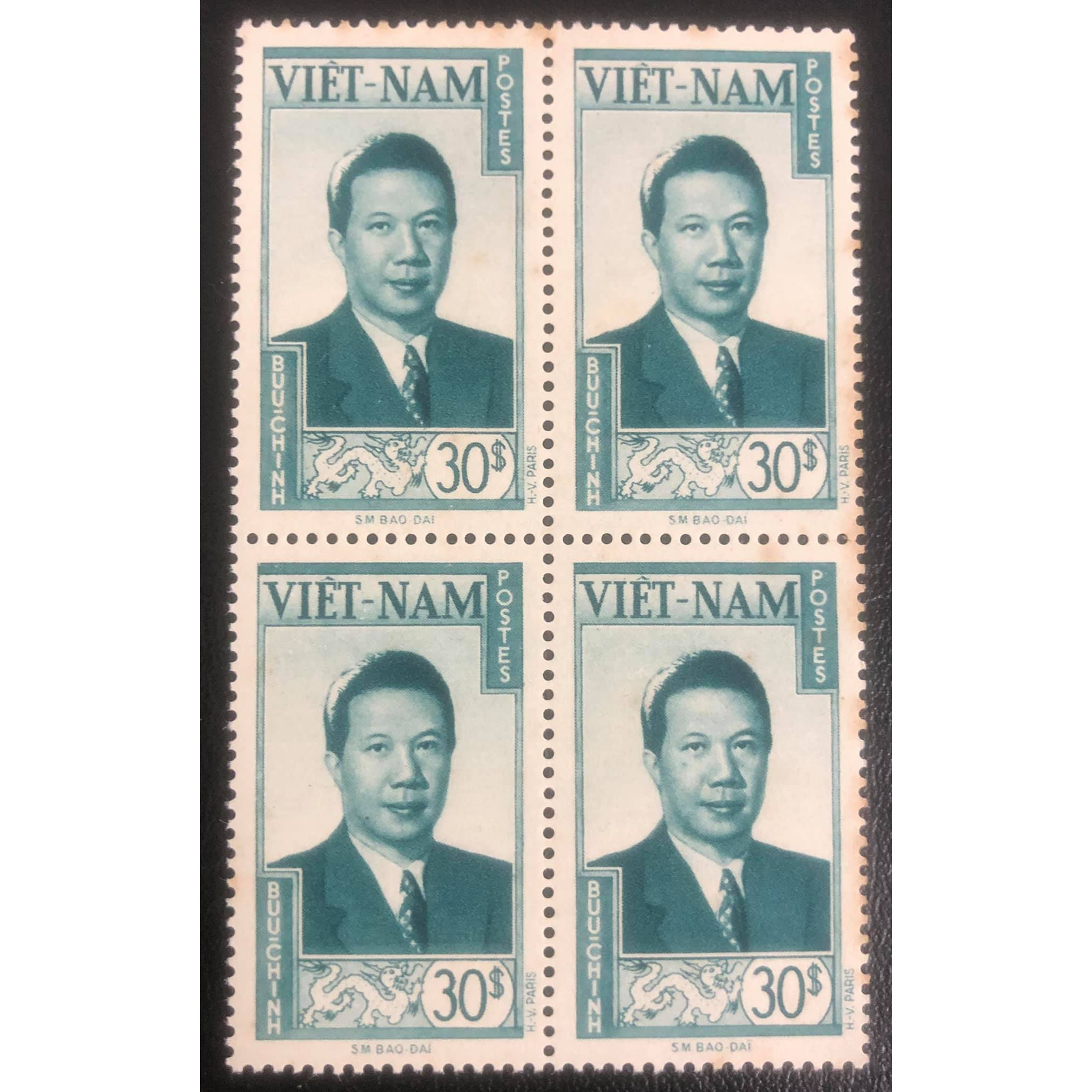 Hình ảnh Khối 4 con tem Đông Dương in chân dung vua Bảo Đại màu xanh lá đậm, vị vua cuối cùng của phong kiến Việt Nam