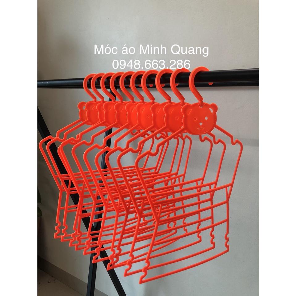Móc bộ trẻ em-mắc bộ gấu màu cam-đầu móc xoay 360 độ-có 2 size từ 6 tháng-3 tuổi và từ 4-7 tuổi