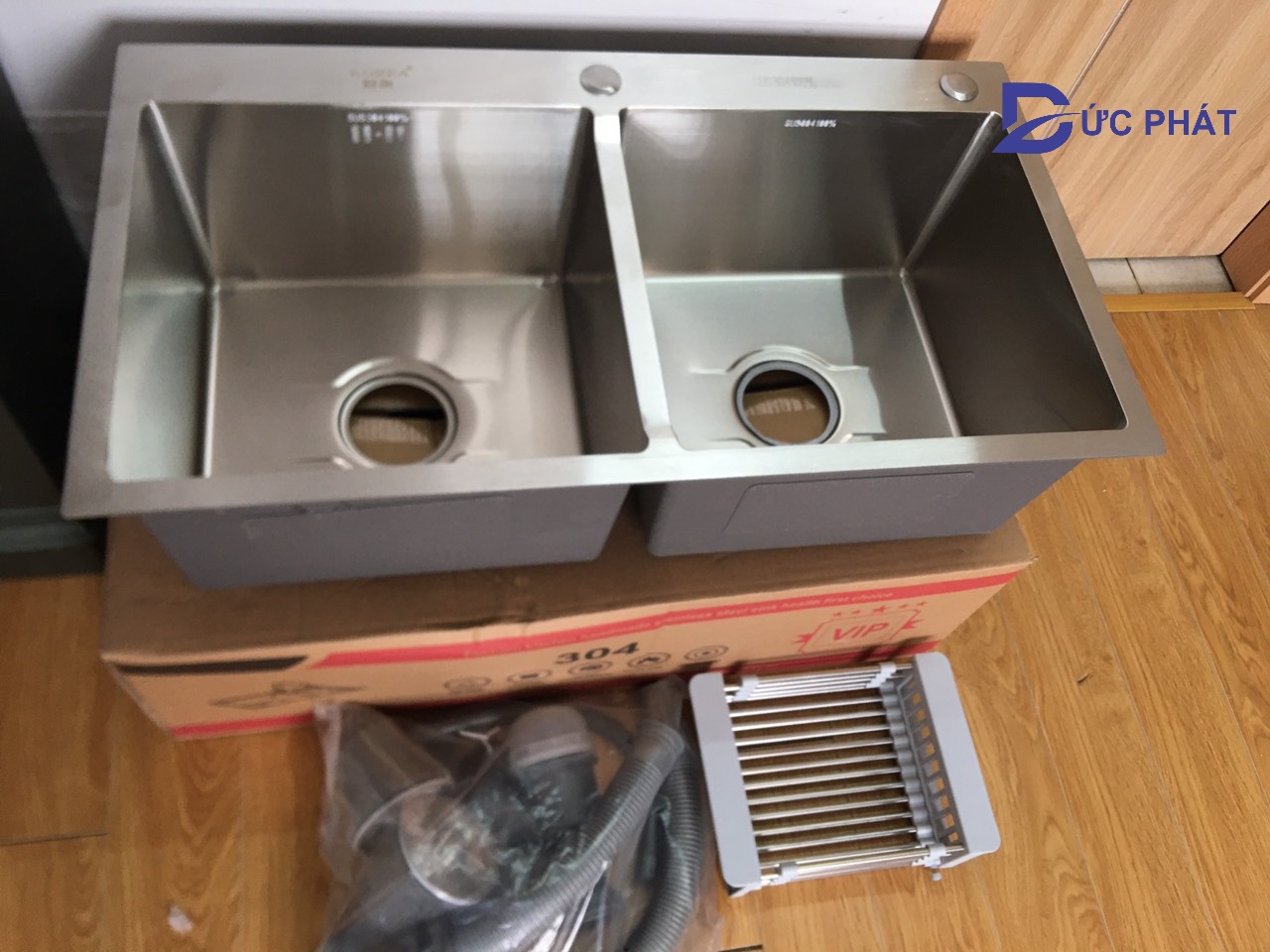 Chậu Rửa Bát INOX 304 không rỉ Tặng rổ rút đa năng, chậu rửa bát đúc 2 hố cân hoặc lệch kích thước 82x45cm