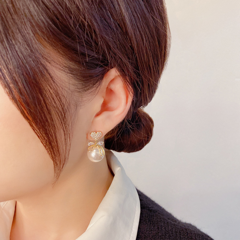 Bông tai hột tròn nơ trái tim