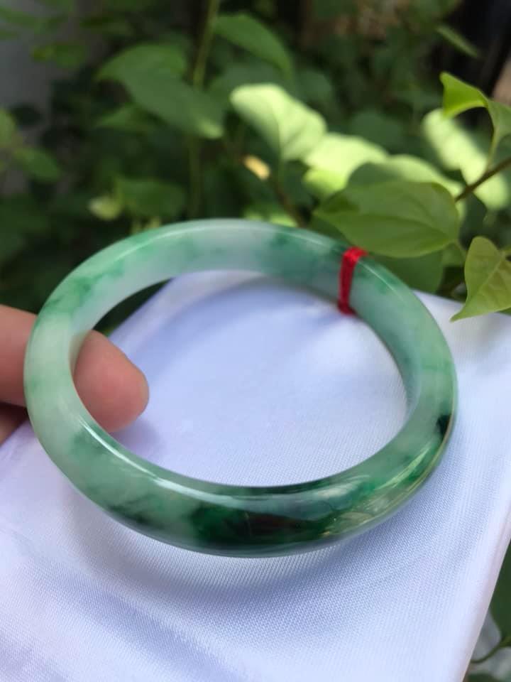 Vòng Cẩm Thạch Tự Nhiên BẢN HẸ SƠN THỦY NI53 LIỀN KHỐI Vòng BÓNG ĐẸP MÀU XANH NGỌC NHẸ ĐIỂM VÂN XANH ĐÂMJ NỮ MỆNH MỘC HỎA 51KG - 62KG