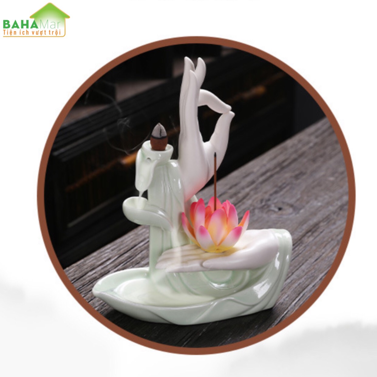 LƯ HƯƠNG TRẦM THÁC KHÓI CHẢY NGƯỢC BÀN TAY PHẬT GIÁO TRÁNG MEN NGỌC "BAHAMAR" được sản xuất với chất liệu gốm sứ tráng men ngọc, cổ điển và tinh tế.