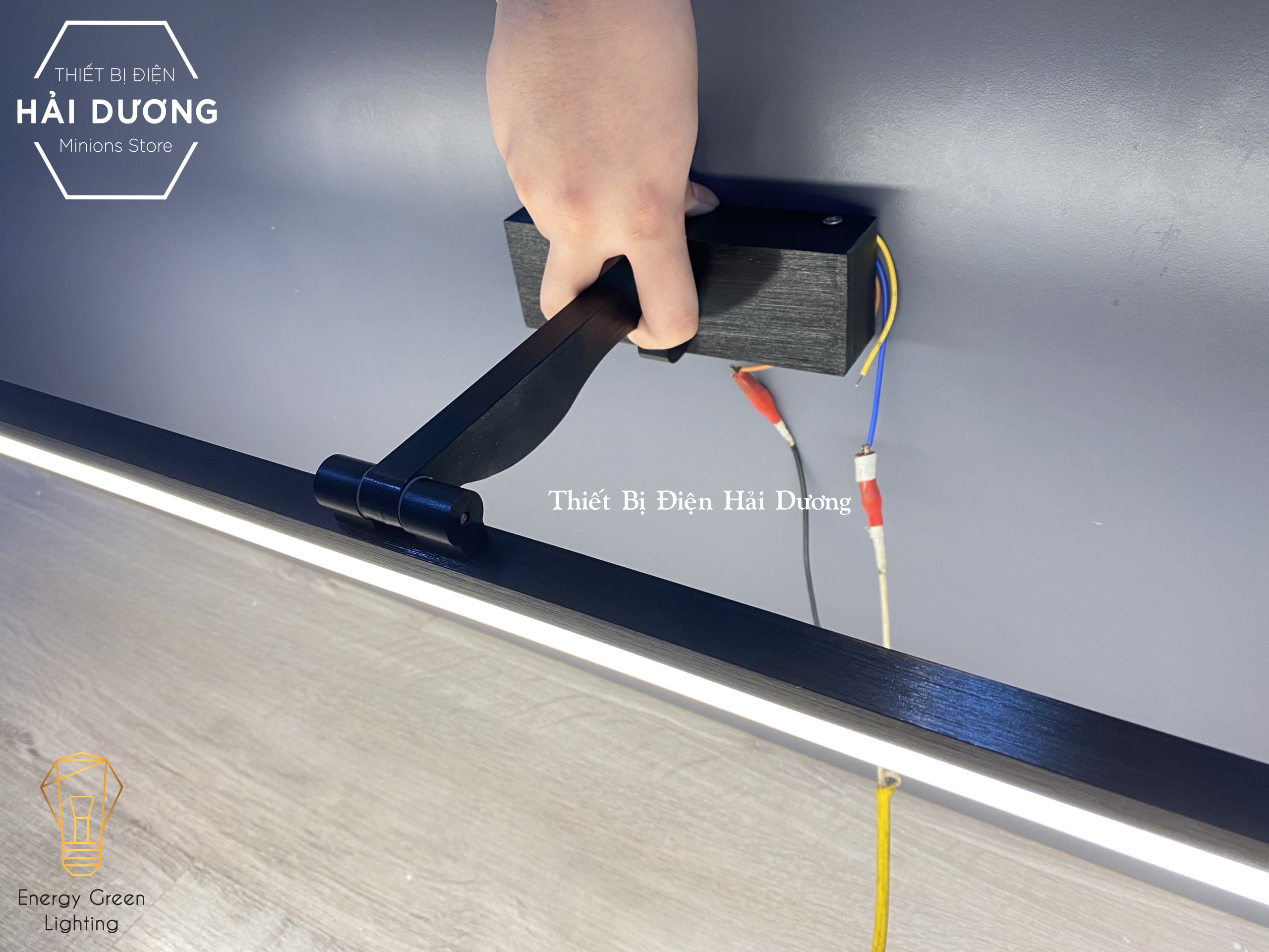 Đèn soi tranh - Đèn rọi gương Led Model 8018 80cm 16w 3 Chế Độ Ánh Sáng - Điều chỉnh được góc chiếu