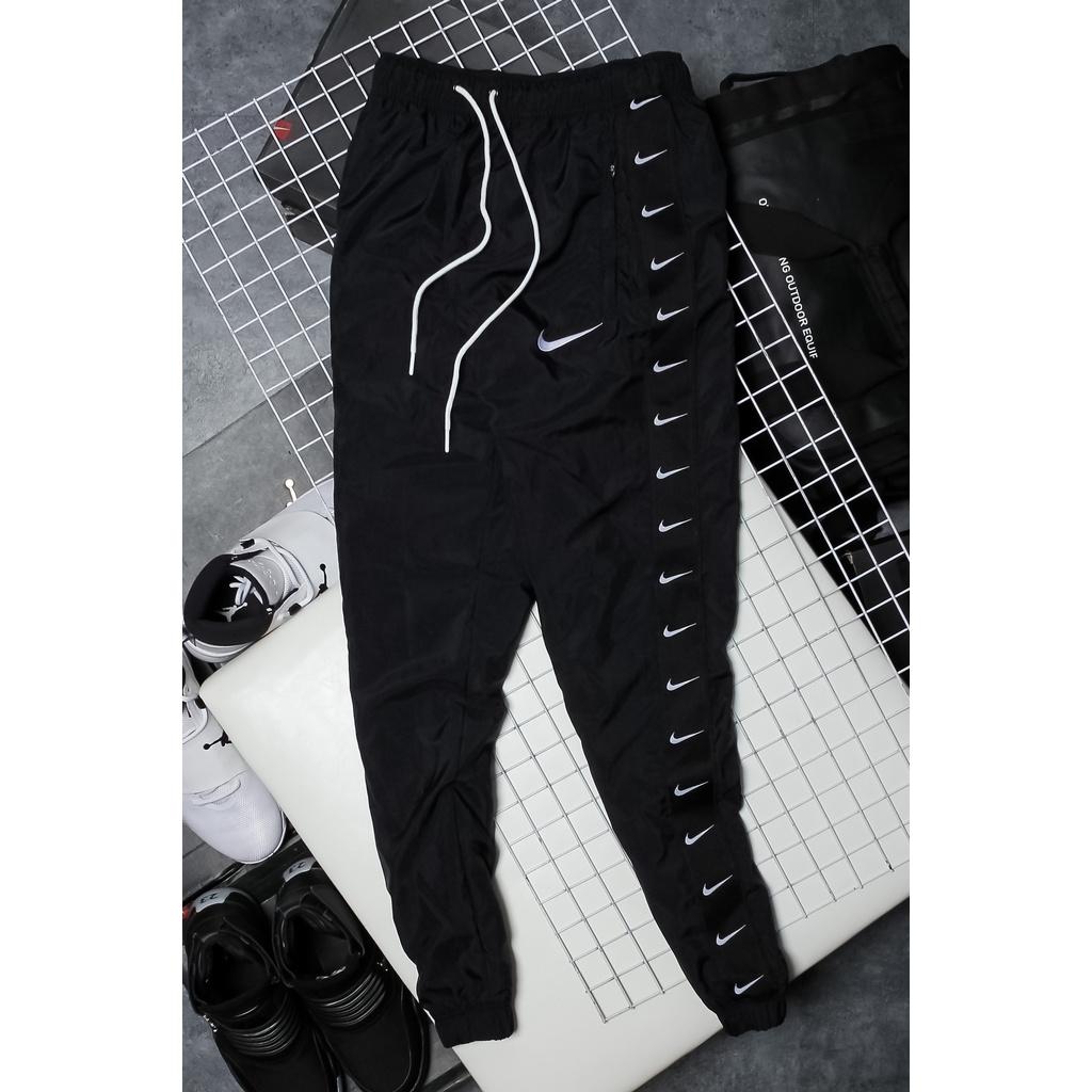 QUẦN JOGGER TAPED SWOOSH POPOVER - ĐEN