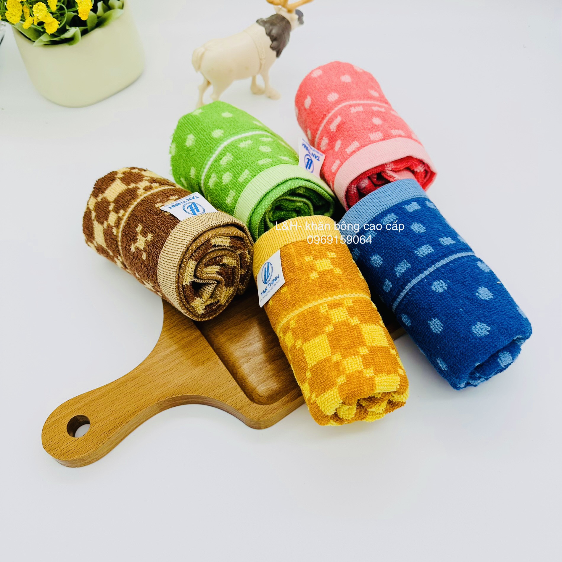 Khăn mặt chấm bi, trám Tân Thịnh