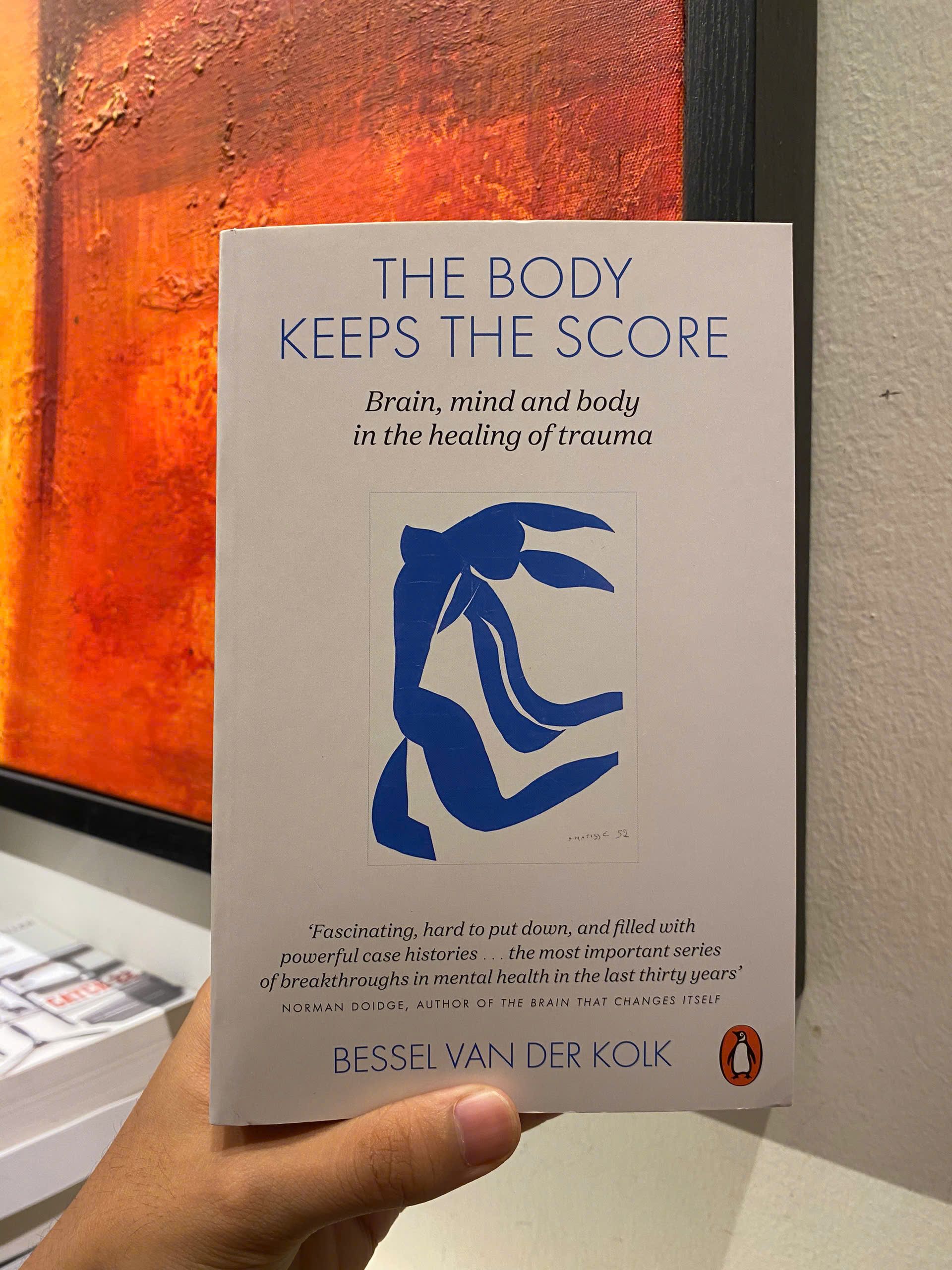 Sách - The Body Keeps the Score: Mind, Brain&amp;Body in Transformation of Trauma - Bessel Van Der Kolk