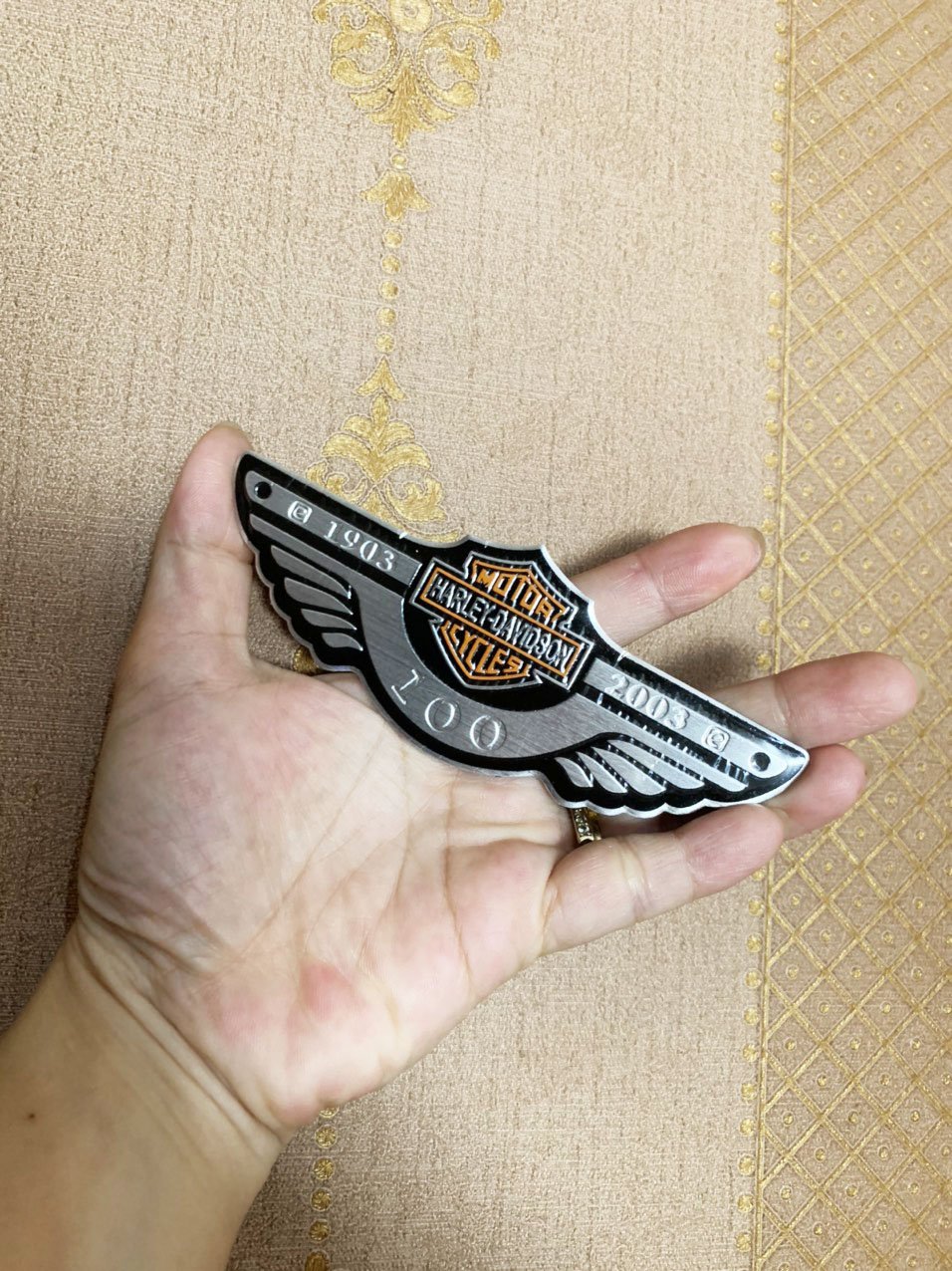 Tem Nhôm dài trắng dán xe Harley Davidson cao cấp (12cmx4,5cm)