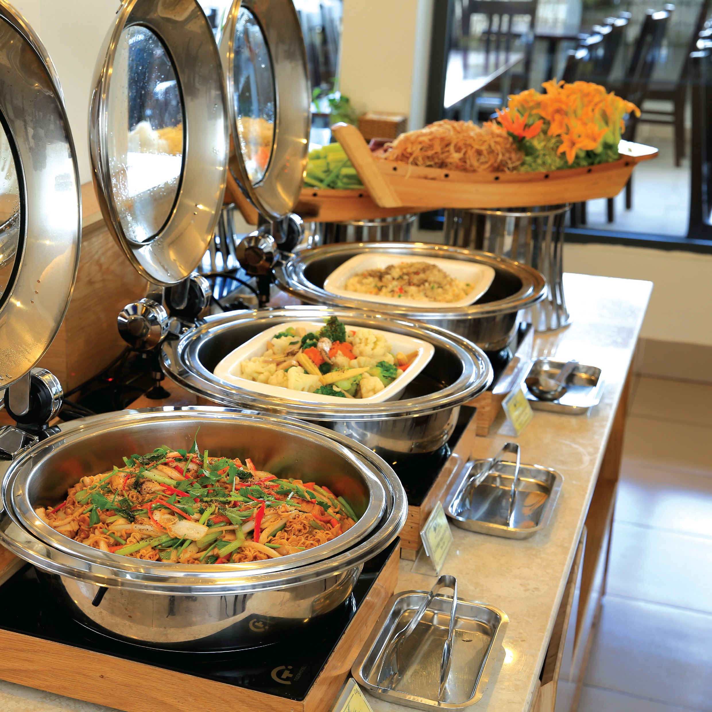 Hình ảnh Voucher Buffet Chay Buổi Trưa tại Bông Sen Hotel Nhà Hàng Cỏ Nội với Hơn 40 Món Ăn Đặc Sắc