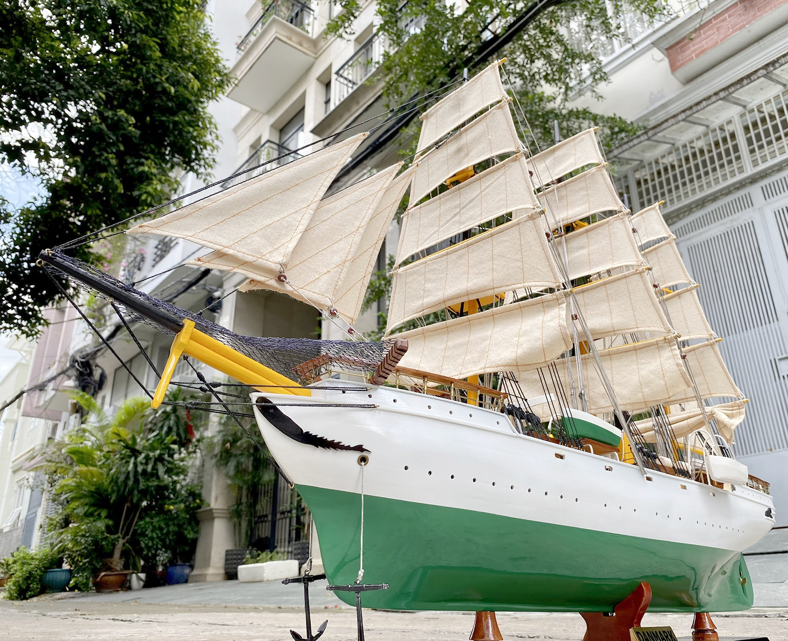 Thuyền buồm gỗ trang trí Danmark dài 100cm lắp ráp sẵn, mô hình con tàu gỗ trưng bày phòng khách hàng xuất khẩu