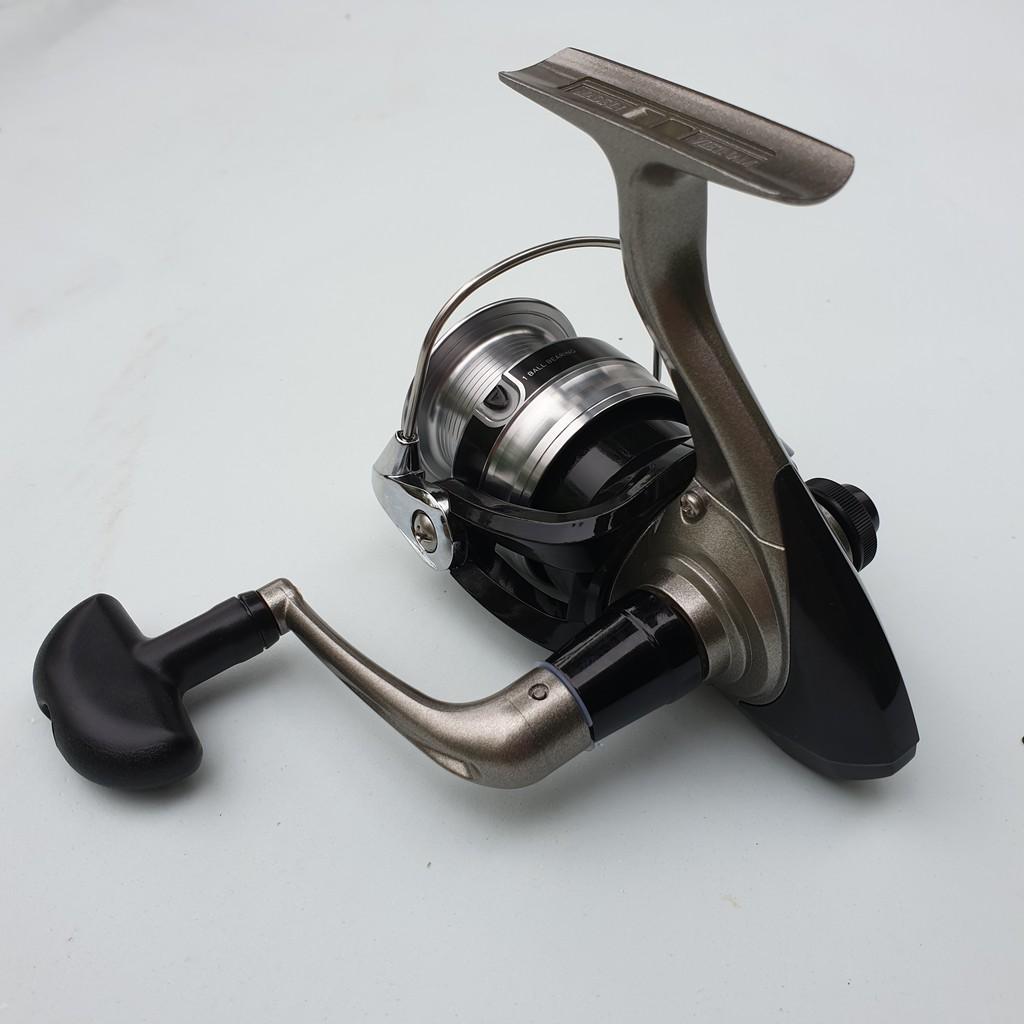 Máy câu cá DAIWA STRIKEFORCE 2500-B Và DAIWA STRIKEFORCE 4000-B