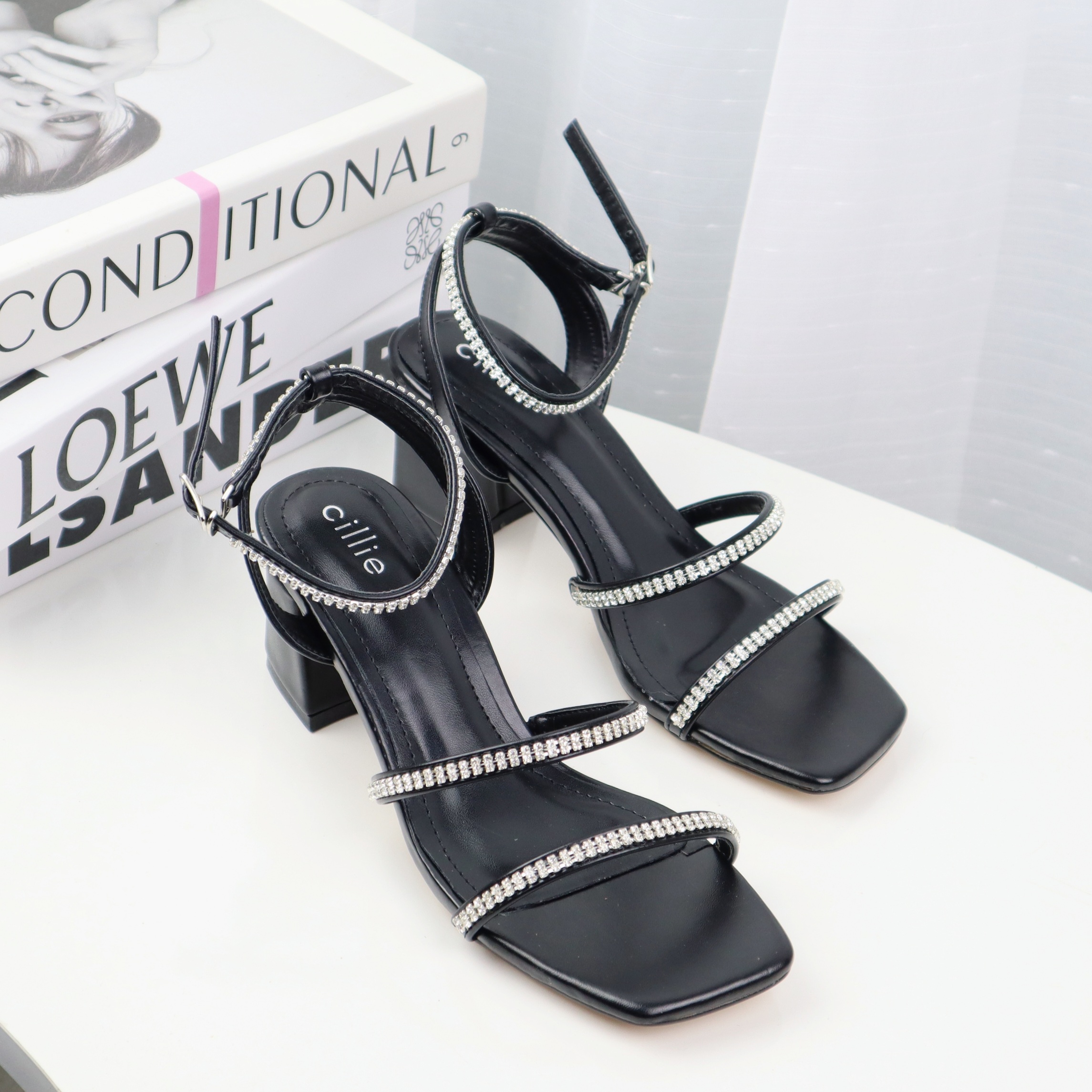 Giày sandal quai ngang mảnh đính đá sang trọng bắt mắt đế vuông cao 5cm Cillie 1187