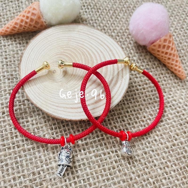 Vòng tay đỏ may mắn phối charm bạc