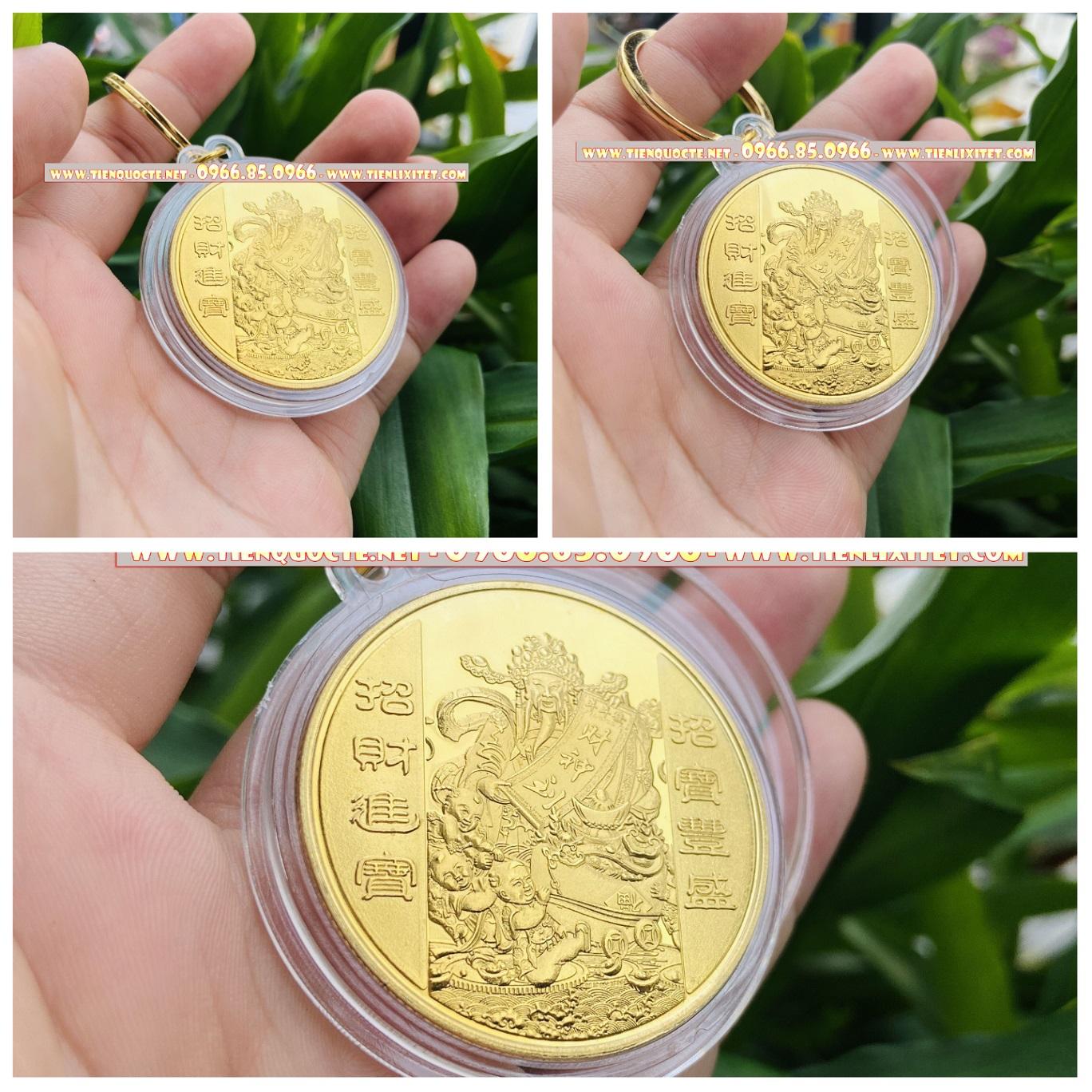 Quà tết sang trọng lì xì Móc khóa Đồng xu phong thủy hình Thần Tài Niken mạ vàng kèm hồng bao LGLSC000057