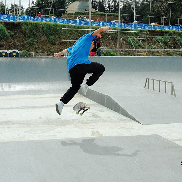 Ván trượt thể thao skateboard 80cm cao cấp đạt chuẩn thi đấu, 8 lớp gỗ phong ép mặt nhám, siêu bền, siêu chịu lực.