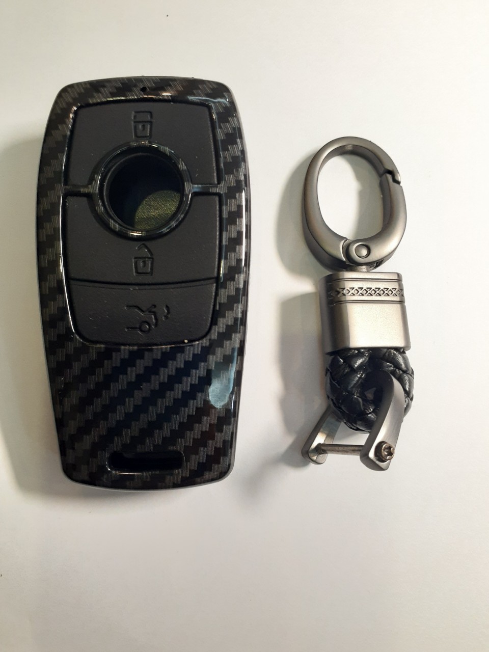 Ốp nhựa carbon lót silicon bọc, bảo vệ chìa khóa cho xe Mercedes E Class kèm móc đeo INOX