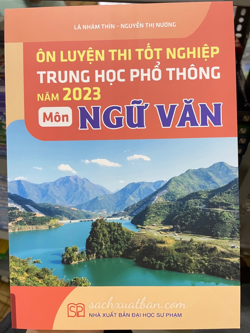 Sách Ôn luyện thi tốt nghiệp THPT năm 2023 môn Ngữ Văn