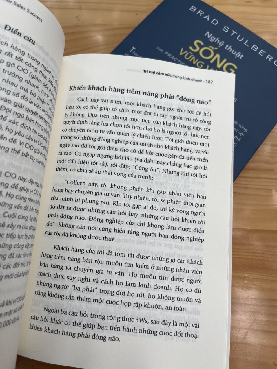 TRÍ TUỆ CẢM XÚC TRONG KINH DOANH - Colleen Stanley - First News– bìa mềm