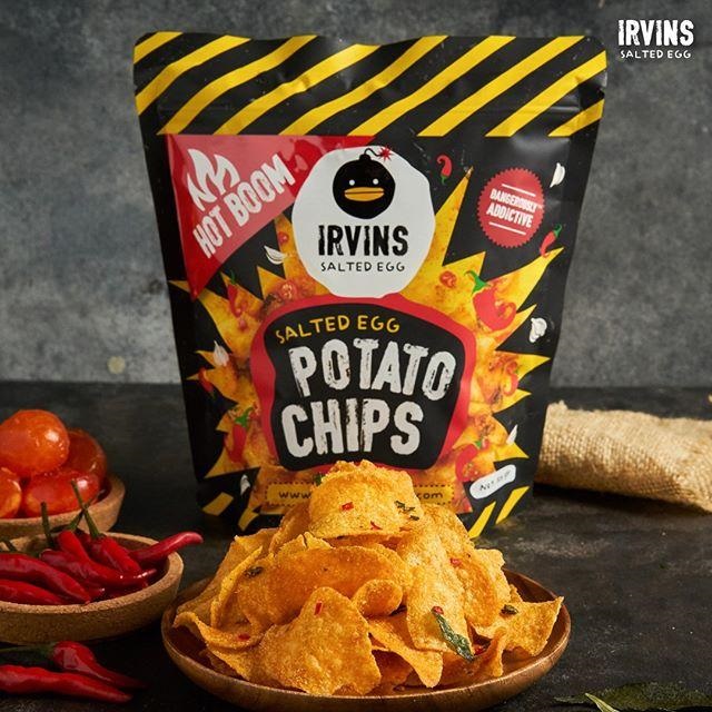 Khoai tây trứng muối cay 105g IRVINS - Small Hotboom Salted Egg Potato Chips