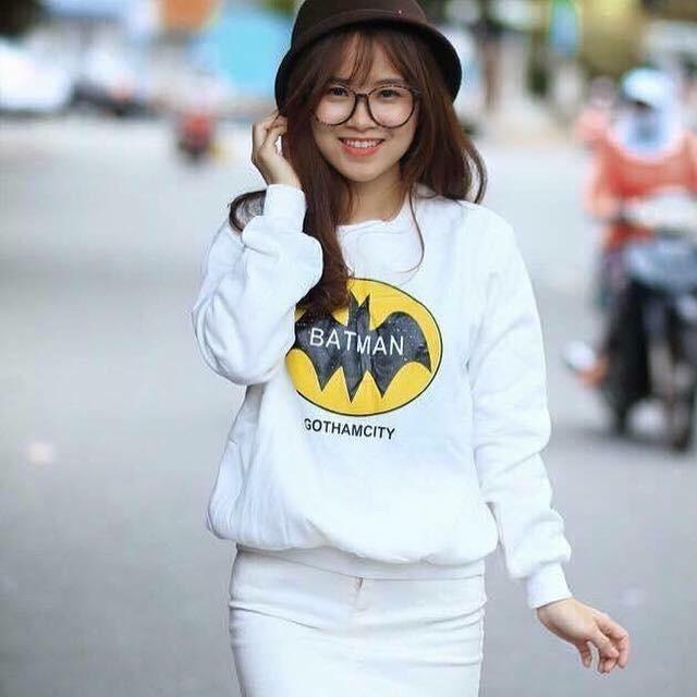 Áo nỉ trắng hình Batman