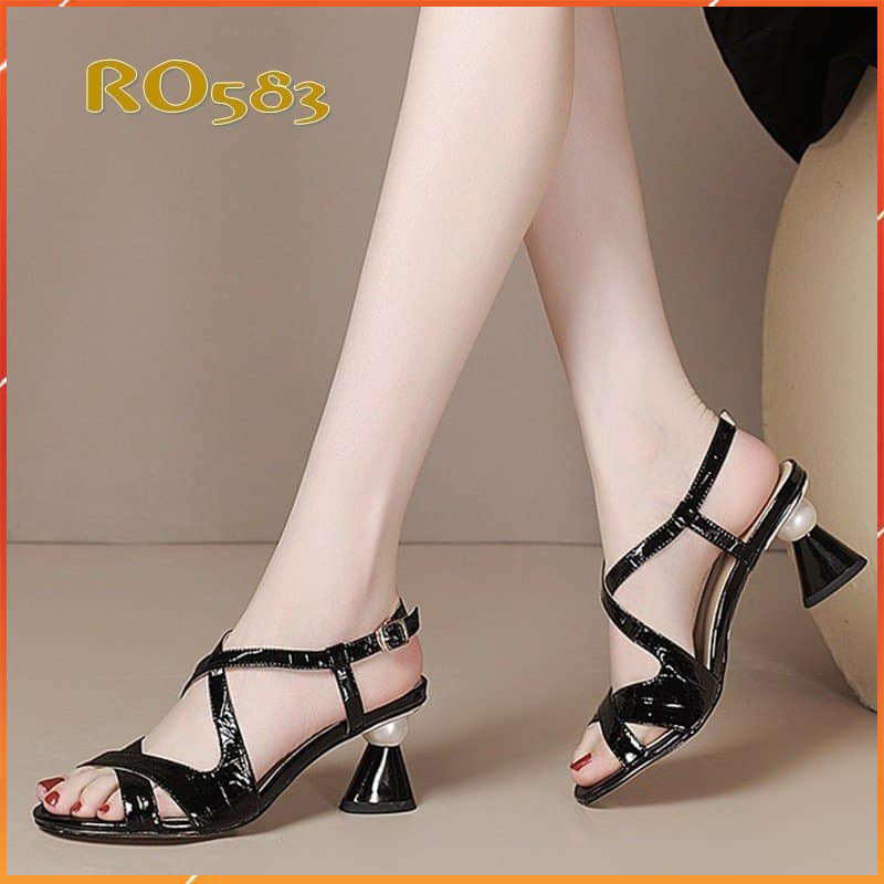 Giày sandal nữ cao gót đế cao 5 phân hàng hiệu rosata màu đen hở mũi ro583